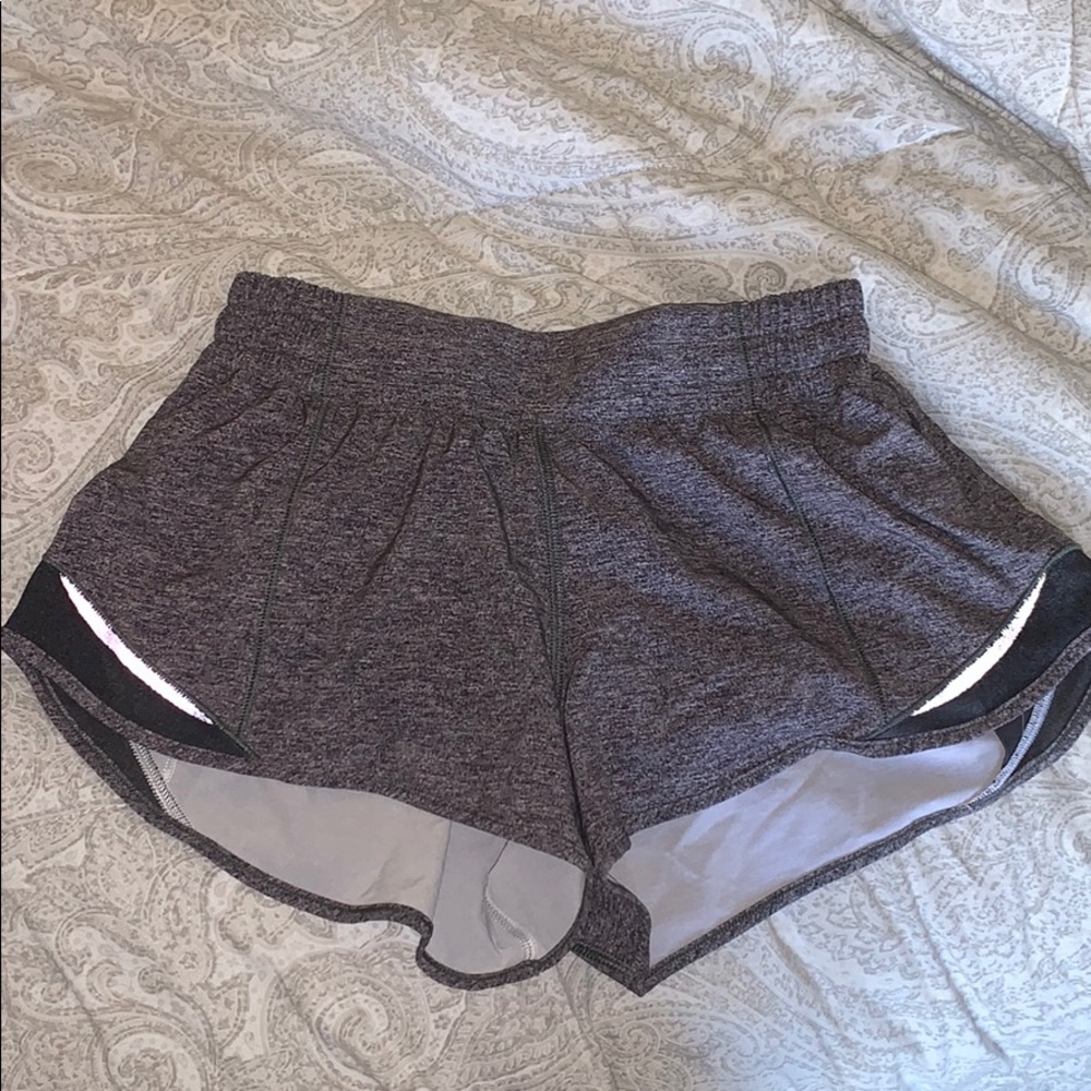 Lululemon hotty hot shorts size 6